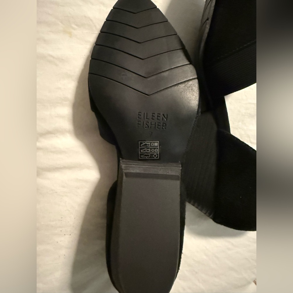 Eileen Fisher Women's Black Pointed Flats - Picture 3 of 6
